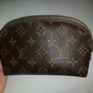 Louis Vuitton cosmetic pouch GM in Monogram